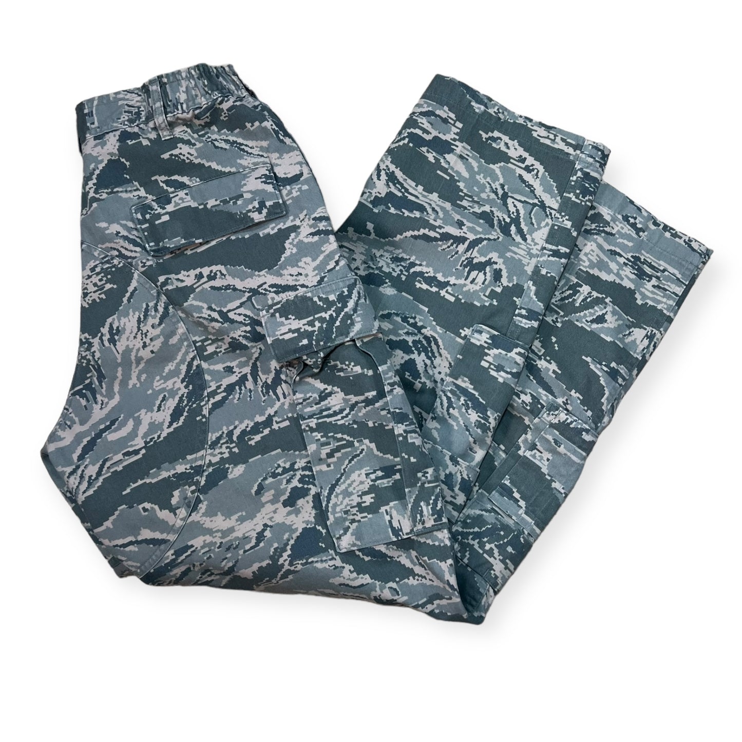 Camo cargo pants (32-34X31)