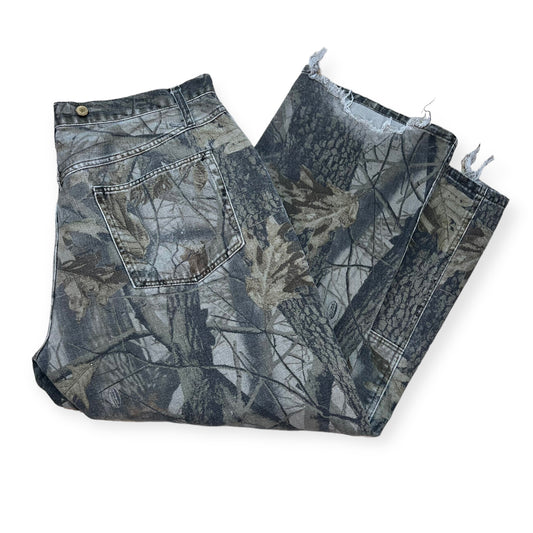 Outfitters Ridge camo denim pants (39X29)